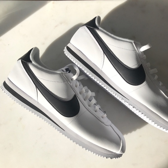 nwt nike classic black swoosh